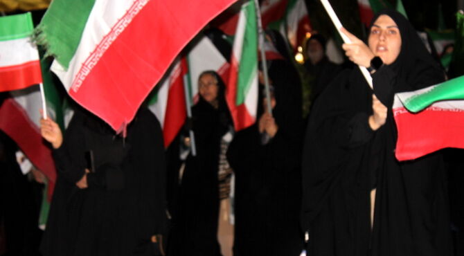 مردم میدان آزادی کرمان یکصدا و یک رنگ هستند