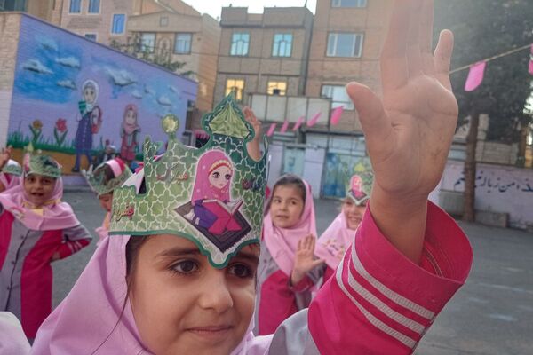 نغمه‌های قرآنی در دل دختران دبستان میقات بهارستان دو طنین‌انداز شد
