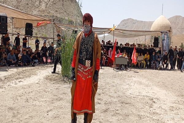 تعزیه خوانی در روز عاشورای حسینی در گلزار شهدای بار 
