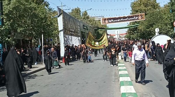 عزاداری و پیاده روی عاشقان اهل بیت(ع) در مشهد