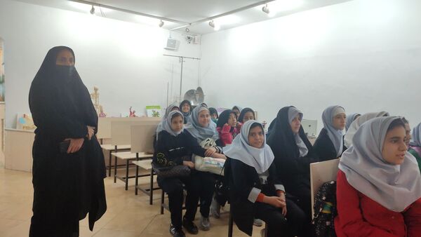 بازدید علمی دانش‌آموزان دبستان شاهد حاج تقی آقا‌بزرگ از پژوهش‌سرای علامه طباطبایی ناحیه یک مشهد