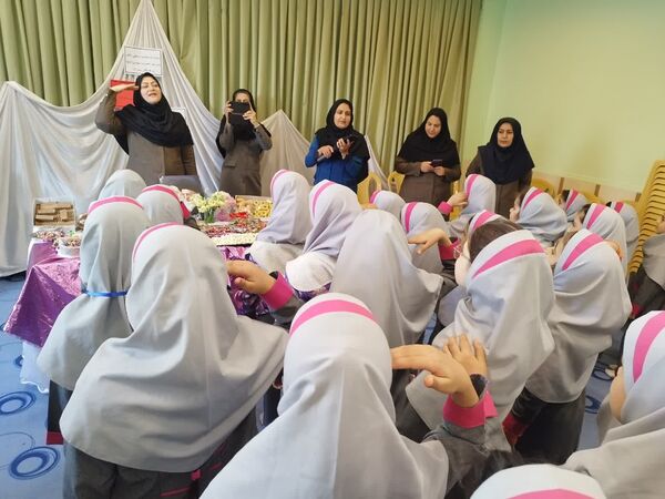 جشن میلاد امام خوبی‌ها در دبستان برادران شهید دیده‌ور کازرون