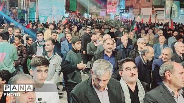 استقامت مردم کوهدشت در شب شصت‌وسوم تجمعات شبانه در میدان امام خمینی(ره)