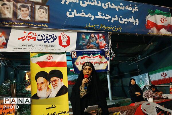 حضور پرشور دانش‌آموزان دبیرستان امام علی(ع) متوسطه اول در غرفه شهدای دانش‌آموز ورامین
