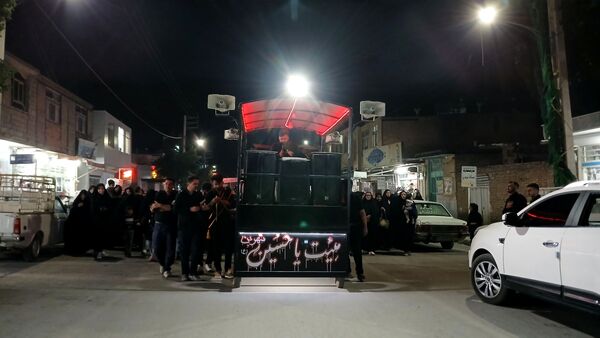اهتزار پرچم ماه محرم در شهر بن 