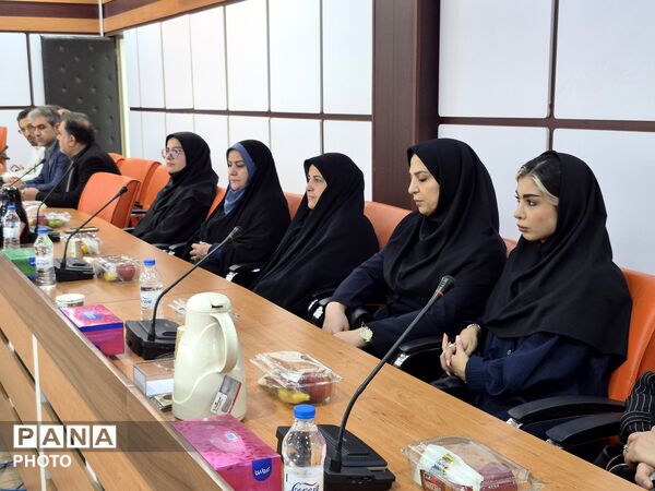 معلمان نمونه در قاب افتخار آموزش و پرورش منطقه ۵