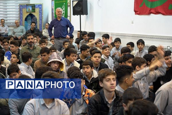 جشن پیروز انقلاب در دبیرستان تهرانی باقرشهر 