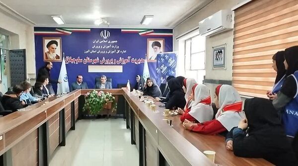 نشست خبری رئیس آموزش و پرورش ساوجبلاغ با خبرنگاران پانا 