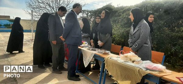 بازارچه دانش آموزی در دبیرستان حاج مهدی روحانی خلیل آباد