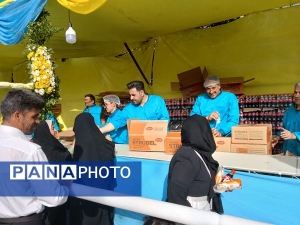 موکب بزرگ شرکت نان قدس رضوی در روز شریف ولادت امام رضا (ع)