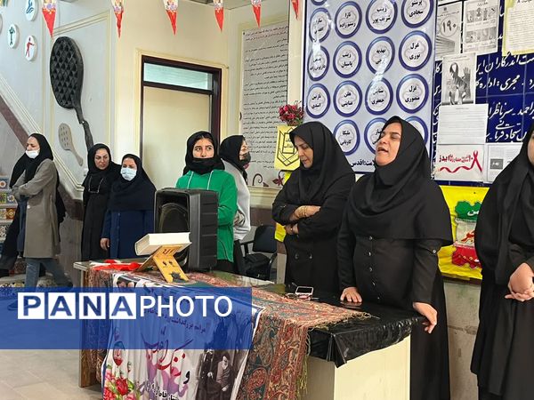 نواخته شدن زنگ انقلاب در هنرستان فاطمه زهرا ( س) گچساران