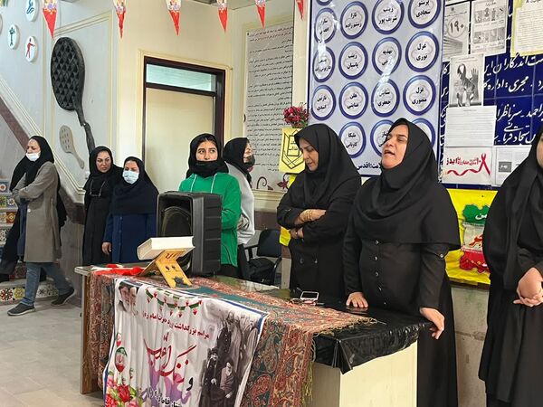 نواخته شدن زنگ انقلاب در هنرستان فاطمه زهرا ( س) گچساران