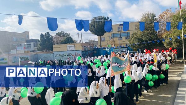 همبستگی نسل امروز با آرمان‌های انقلاب در راهپیمایی ۱۳ آبان باخرز