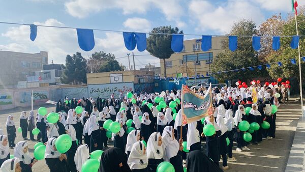 همبستگی نسل امروز با آرمان‌های انقلاب در راهپیمایی ۱۳ آبان باخرز