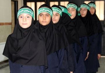 برگزاری مراسم معنوی مصباح الهدی در دبیرستان حسنا بهارستان دو