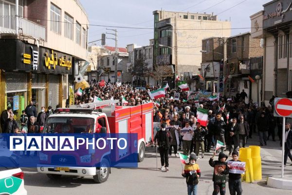 فیروزکوه یکپارچه عشق؛ راهپیمایی ۲۲ بهمن باشکوهترین جلوه وحدت شد