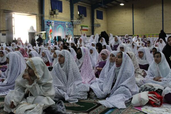 جشن تکلیف دانش‌آموزن دختر در گچساران