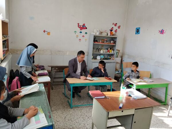بازدید معاون آموزشی اداره آموزش و پرورش شهرستان خاتم از مدارس روستای خوانسار 
