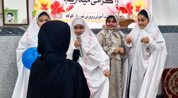 جشن تکلیف دختران در گلوگاه 