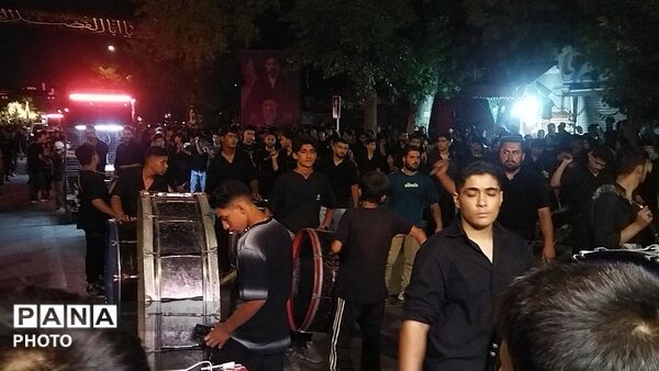 گذری بر فعالیت هیئت جوانان باب الحوائج در شب عاشورا 