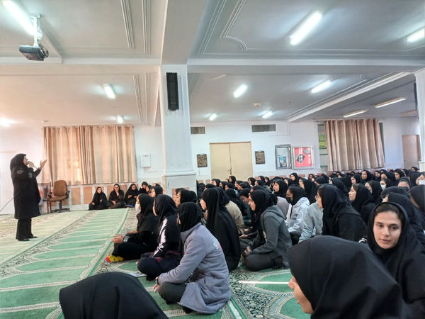 مراسم سوگواری شهادت بانوی دو عالم در دبیرستان میعاد قم