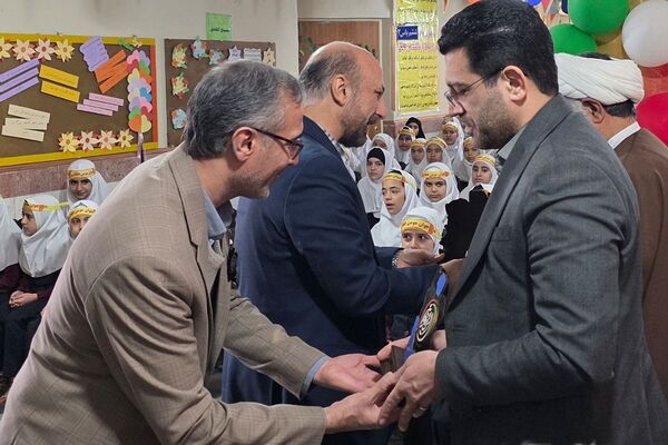 صدای طنین انداز زنگ انقلاب همراه با جشن ایرانمون در دبستان کوثر جوادآباد