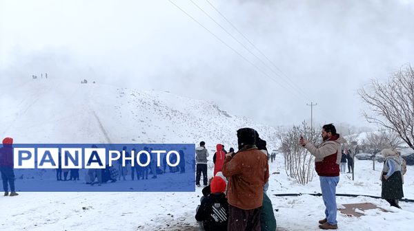  برف بازی مردم نیشابور در روستای برف ریز 