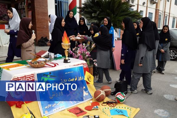 افتتاح سومین المپیاد ورزشی درون‌مدرسه‌ای در دبیرستان فرزانگان قائمشهر