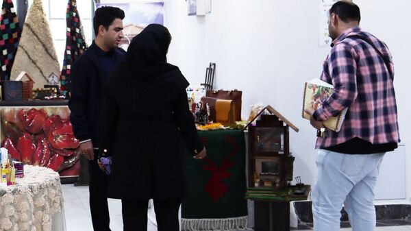 نمایشگاه دستاورد‌های هنری معلولان اعصاب و روان در محمدشهر کرج