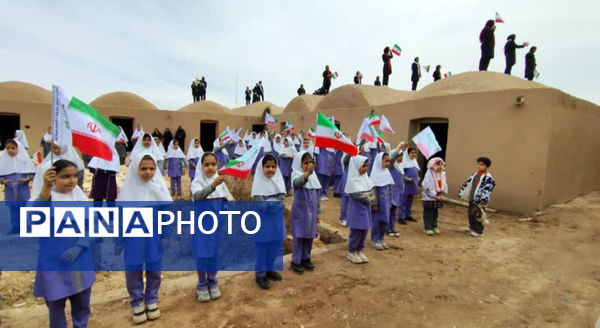 اجرای دلنشین سرود ایرانمون در دل تاریخ کهن قلعه ملکی