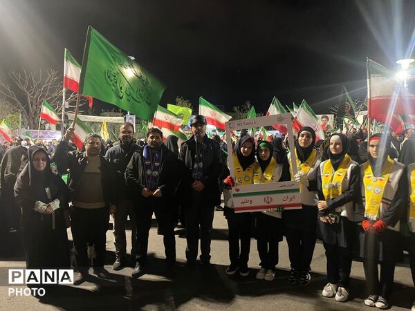 پیشتازان دانش‌آموز؛ روایت‌گران عشق به وطن و ولایت در آیین چهلم شهدای میناب