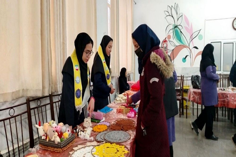 برپایی نمایشگاه و بازارچه کارو فناوری در دبیرستان شهید مجید دهنوی نیشابور
