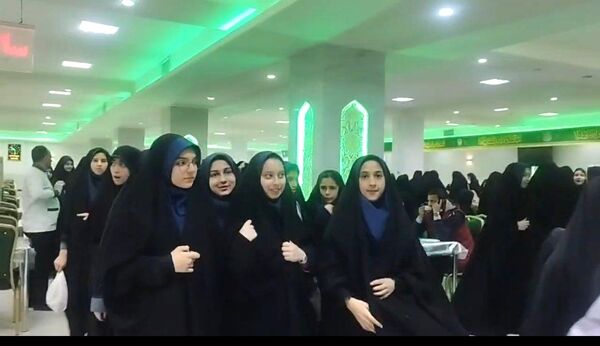 اردوی معنوی دانش آموزان دبیرستان شاهد تکتم در حرم مطهر رضوی