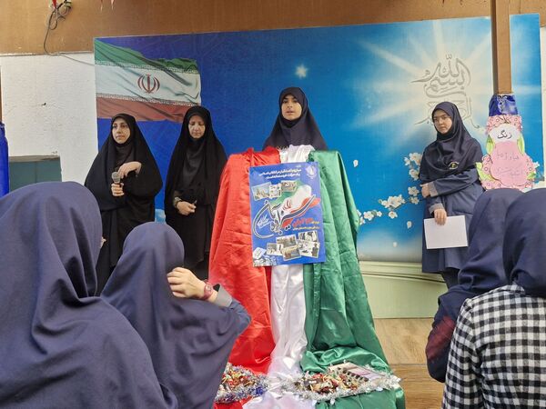 دبیرستان شاهد خیام میزبان جشنی پرشور به مناسبت روز دانش‌آموز