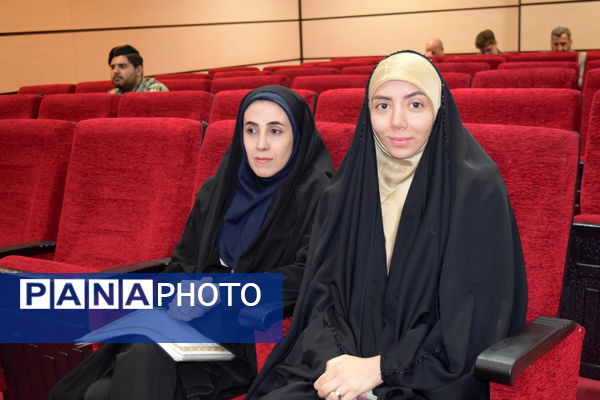 نشست توانمندسازی مدیران منطقه ۱۴ با محوریت مدیریت مدرسه‌محور و تحول آموزشی