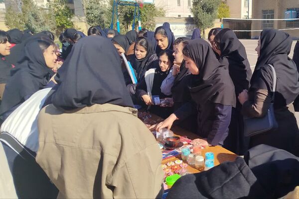 بازارچه نوروزی در هنرستان مرضیه 