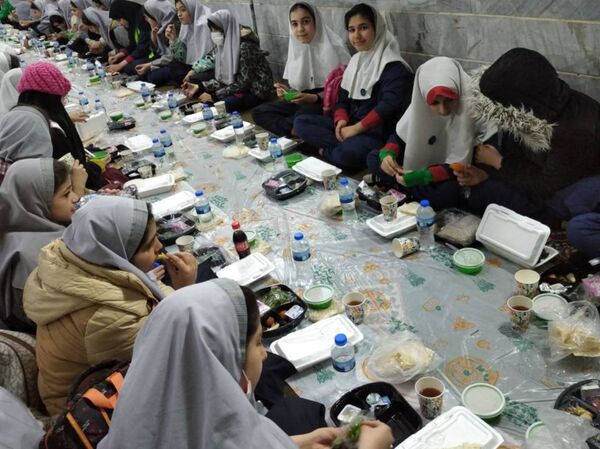برپایی ضیافت افطاری در دبستان آزادی 