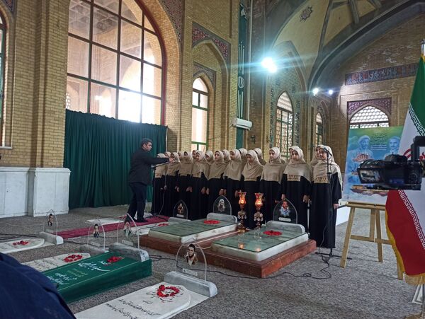 گرامیداشت هفته امورتربیتی در کنار مزار شهدای ۷۲ تن