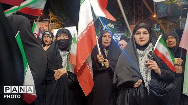 حماسه شبانه در کوهدشت با حضور پرشور مردم