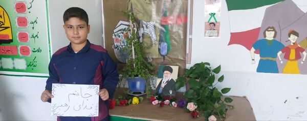اجرای پویش «جانم فدای رهبر» در آموزشگاه شهید محمد منتظر قائم خاتم 