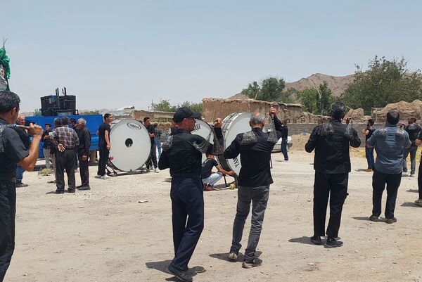 مراسم عزاداری و زنجیرزنی روز عاشورا در روستای جعفرآباد بوانات