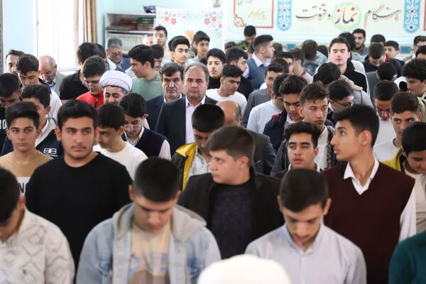 آیین نواخته شدن زنگ نماز در مدارس آذربایجان شرقی با حضور معاون آموزش متوسطه وزارت آموزش و پرورش