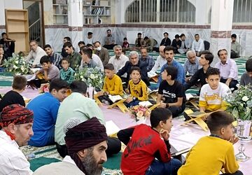 برگزاری مراسم معنوی انس با قرآن کریم و مولودی خوانی در شهرستان قروه