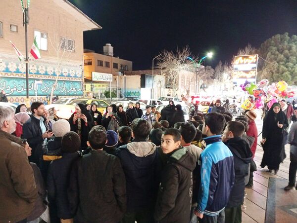 سرود خیابانی به‌مناسبت دهه فجر در کاشمر