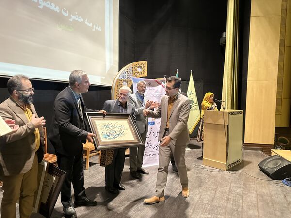 بزرگداشت‌ هفته پیوند و تجلیل از انجمن‌های اولیا و مربیان برتر استان مرکزی در سطح کشور