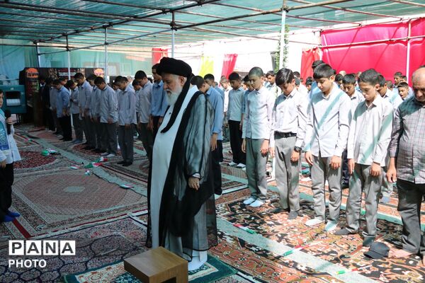 زنگ نماز در مدارس مشهد با حضور نماینده ولی‌فقیه در خراسان رضوی 