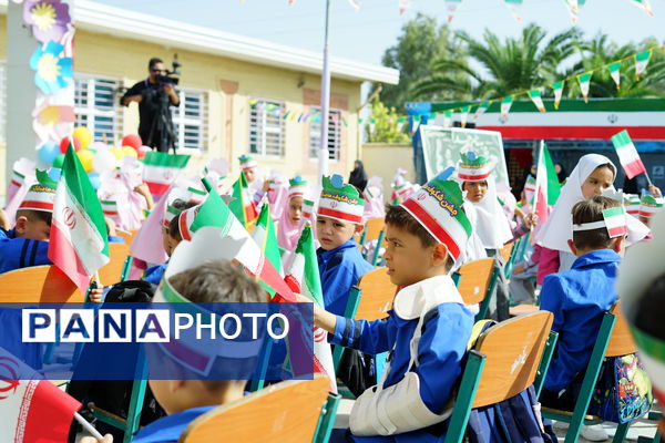 غنچه‌های دانش در نخستین روز مدرسه شکفتند