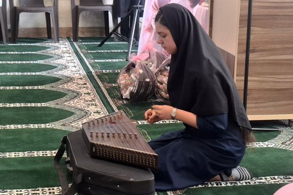  جشن پدر و دختری در دبستان مالک اشتر ملارد در دهه کرامت پیوند مهر را طنین انداز کرد 