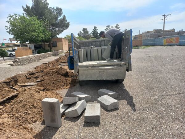 آغاز ساخت زمین چمن مصنوعی در دبیرستان نمونه دولتی دانش
