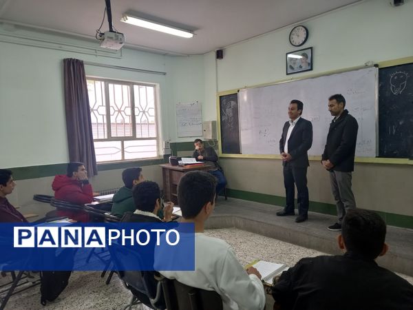 کلاس های تقویتی دبیرستان نمونه آیت الله خامنه‌ای کاشمر